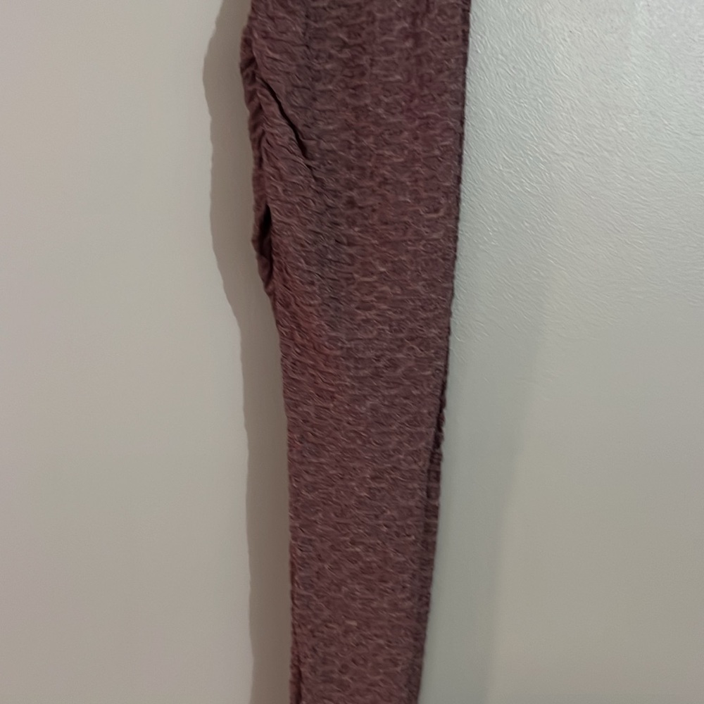 Women’s Textured maroon Leggings